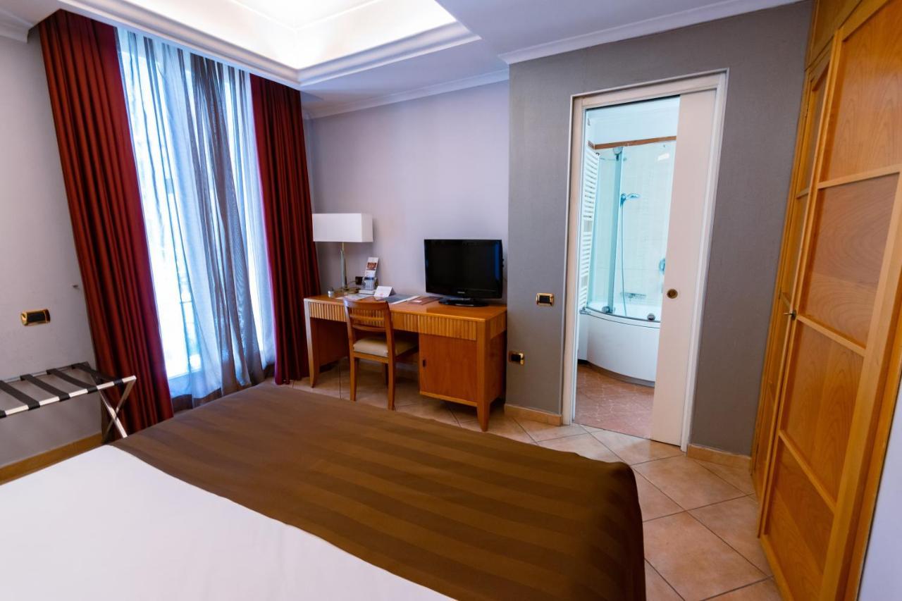Hotel Forum Pompei Esterno foto