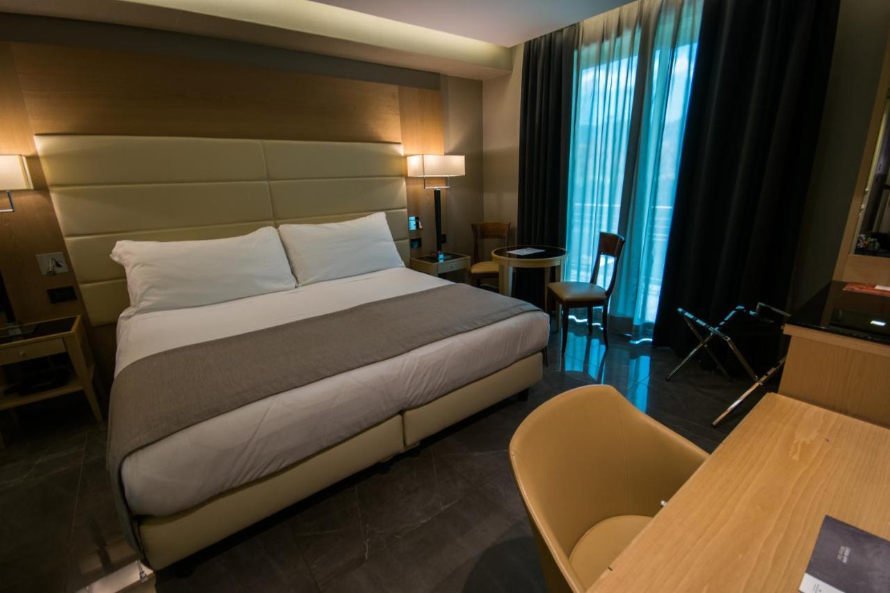 Hotel Forum Pompei Esterno foto