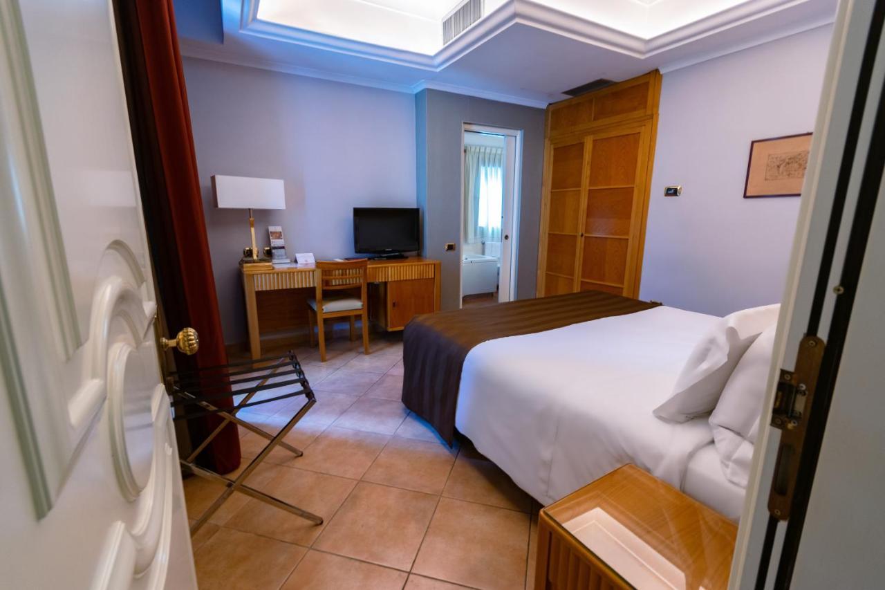 Hotel Forum Pompei Esterno foto