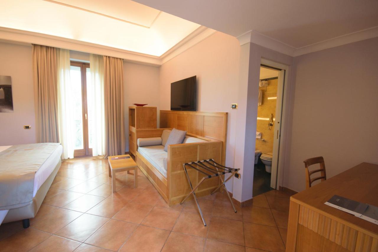 Hotel Forum Pompei Esterno foto
