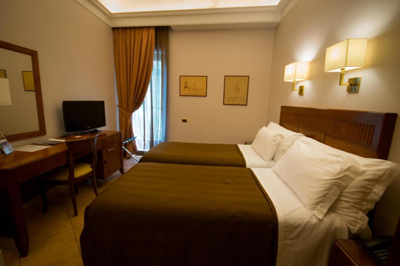 Hotel Forum Pompei Esterno foto