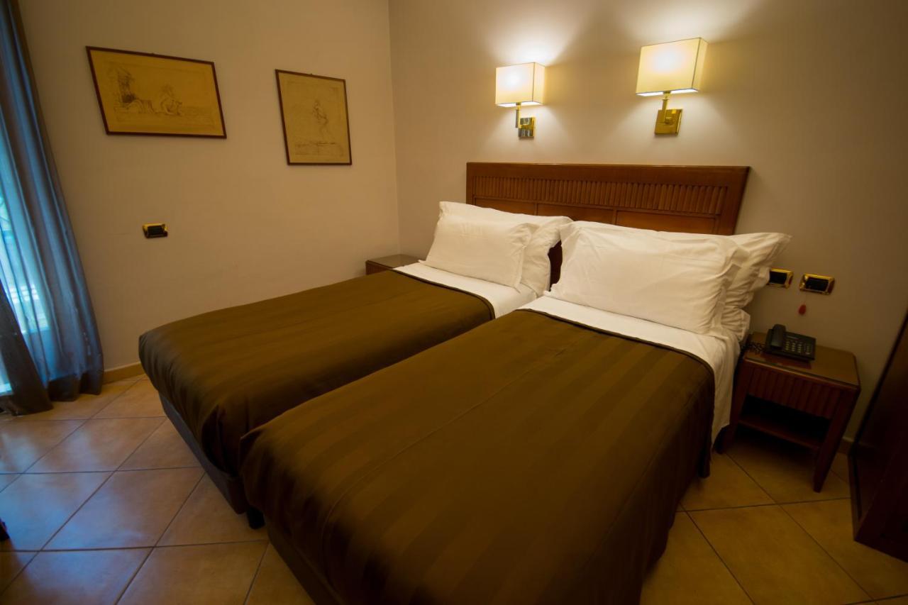 Hotel Forum Pompei Esterno foto