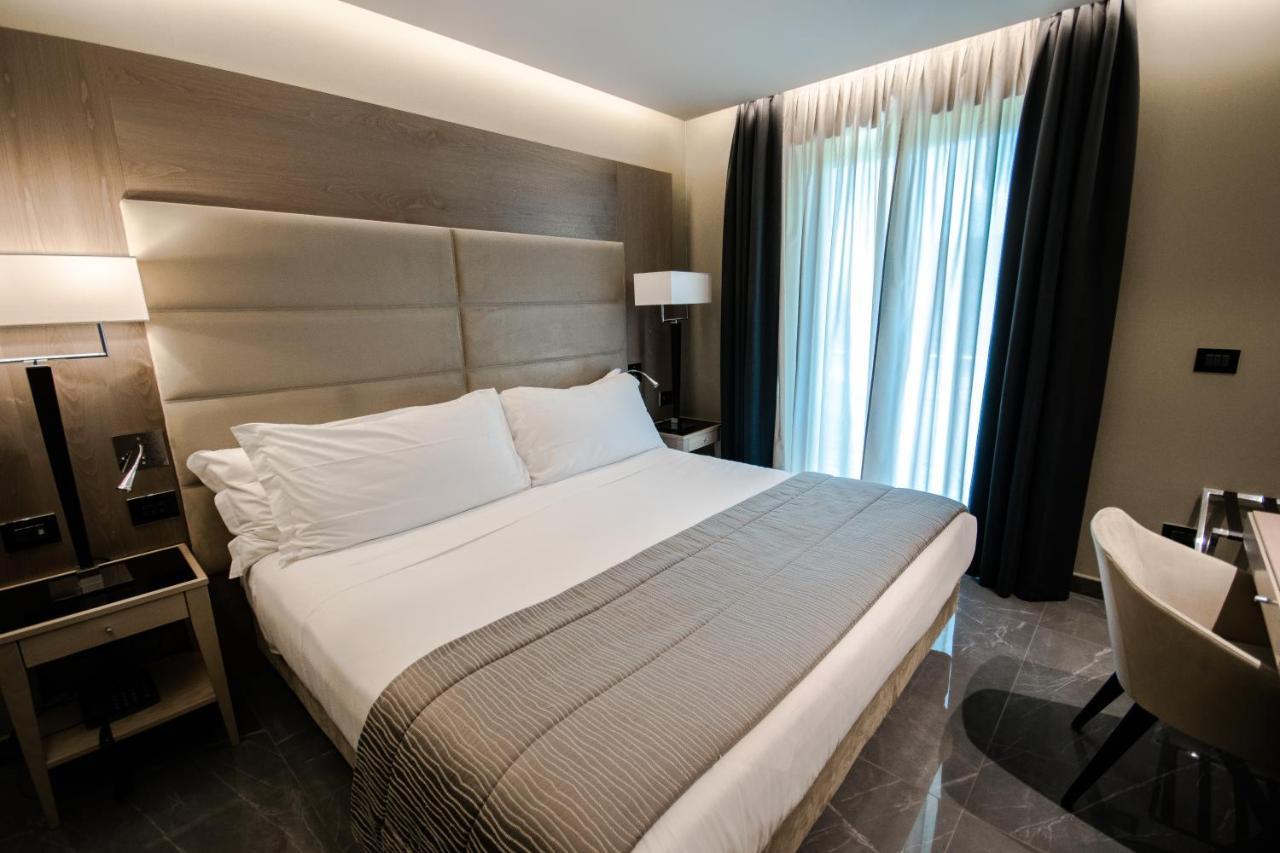 Hotel Forum Pompei Esterno foto