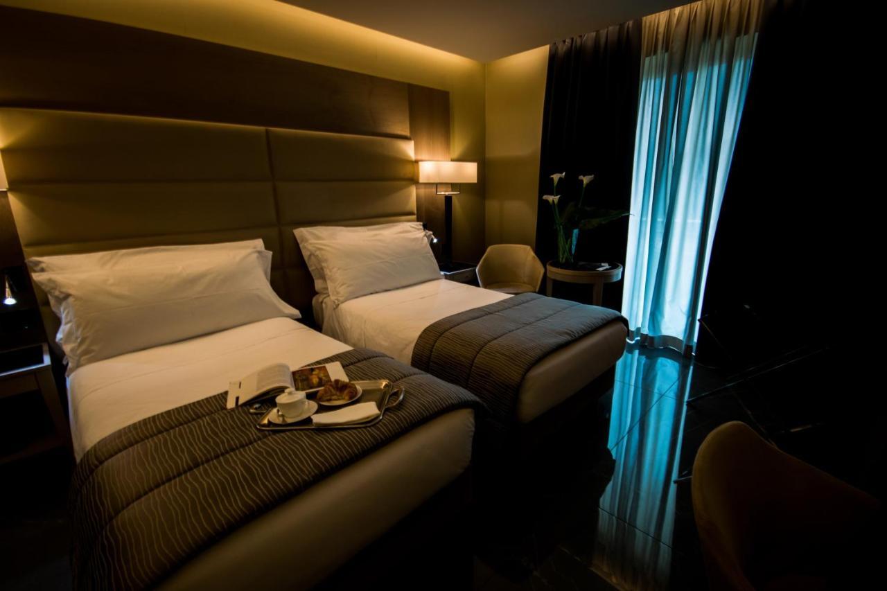 Hotel Forum Pompei Esterno foto