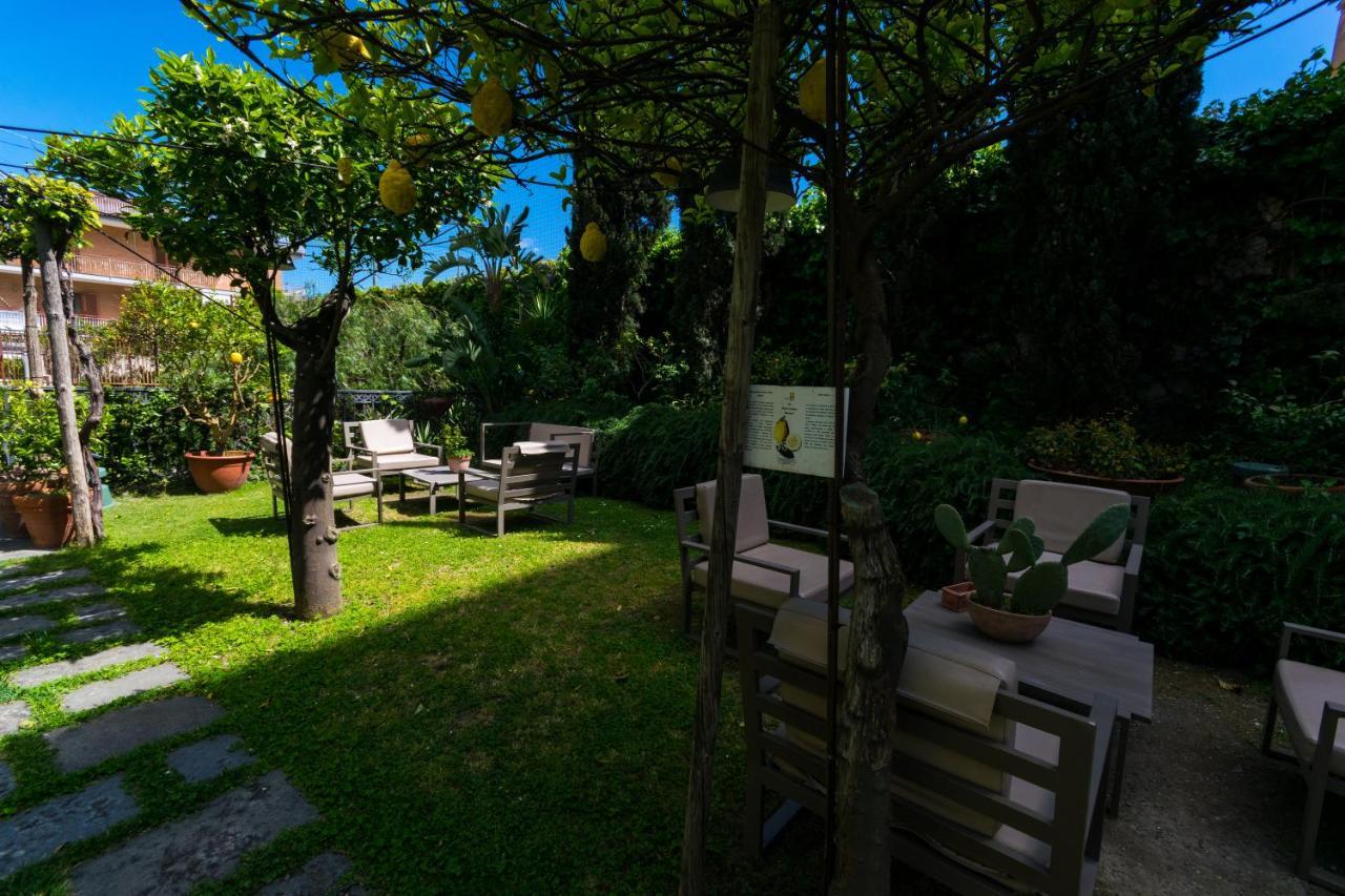 Hotel Forum Pompei Esterno foto